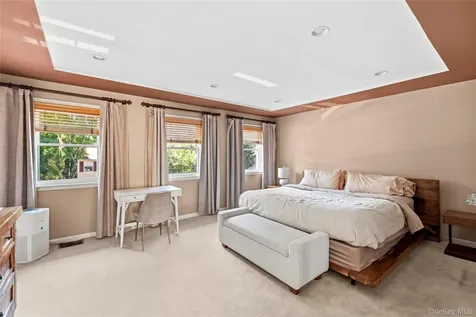26 Jennings Lane Woodbury NY 11797