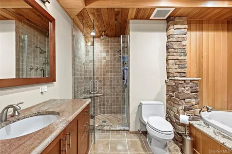 26 Jennings Lane Woodbury NY 11797