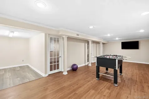 26 Jennings Lane Woodbury NY 11797
