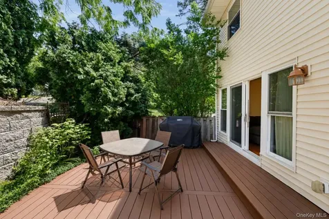 26 Jennings Lane Woodbury NY 11797