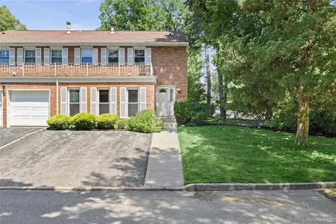 26 Jennings Lane Woodbury NY 11797