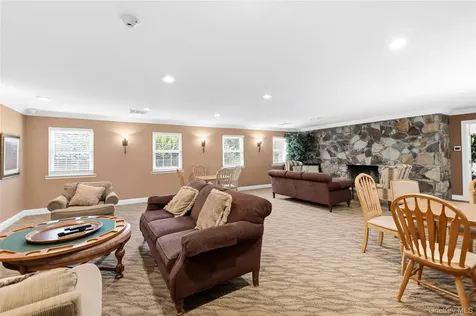 26 Jennings Lane Woodbury NY 11797
