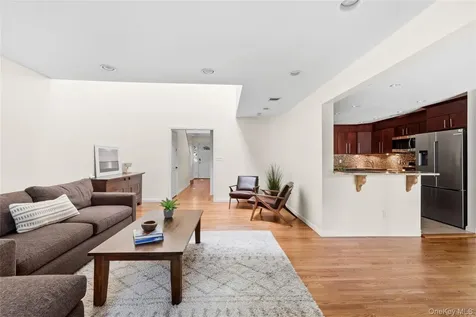 26 Jennings Lane Woodbury NY 11797