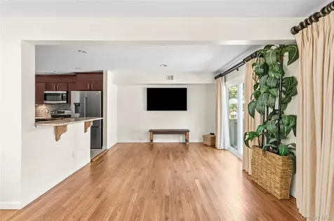 26 Jennings Lane Woodbury NY 11797