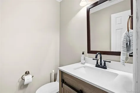 26 Jennings Lane Woodbury NY 11797