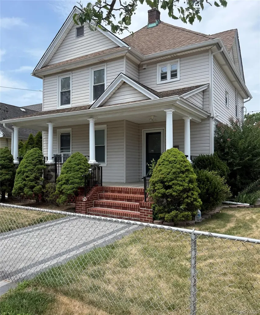 40 S Corona Avenue Valley Stream NY 11580
