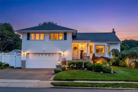 9 Florgate Road Farmingdale NY 11735