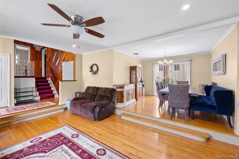 9 Florgate Road Farmingdale NY 11735