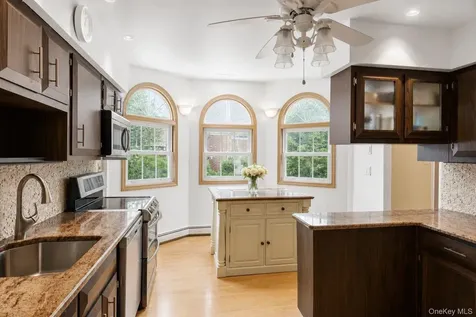 9 Florgate Road Farmingdale NY 11735