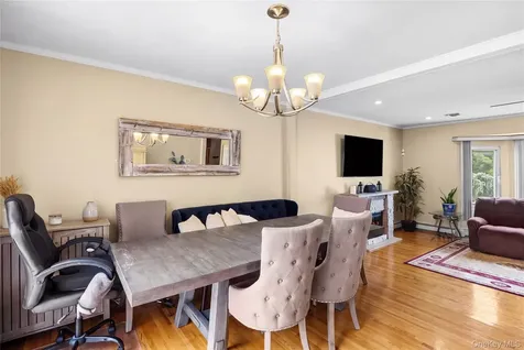 9 Florgate Road Farmingdale NY 11735