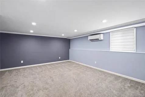 9 Florgate Road Farmingdale NY 11735