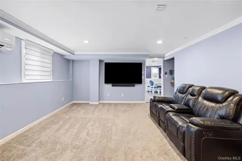 9 Florgate Road Farmingdale NY 11735