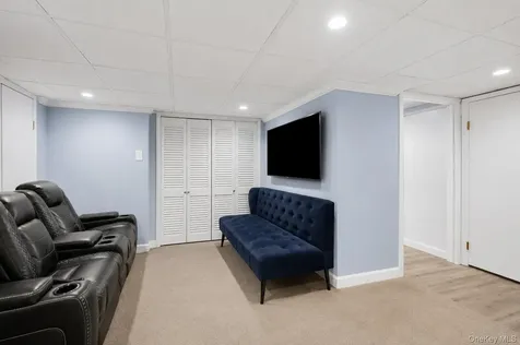 9 Florgate Road Farmingdale NY 11735