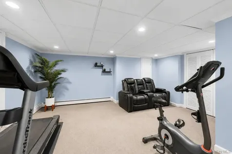 9 Florgate Road Farmingdale NY 11735