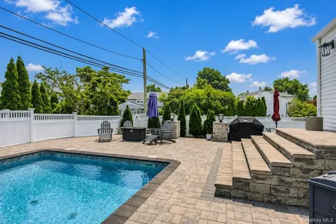 9 Florgate Road Farmingdale NY 11735