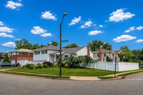 9 Florgate Road Farmingdale NY 11735