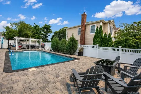 9 Florgate Road Farmingdale NY 11735