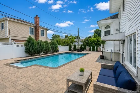 9 Florgate Road Farmingdale NY 11735
