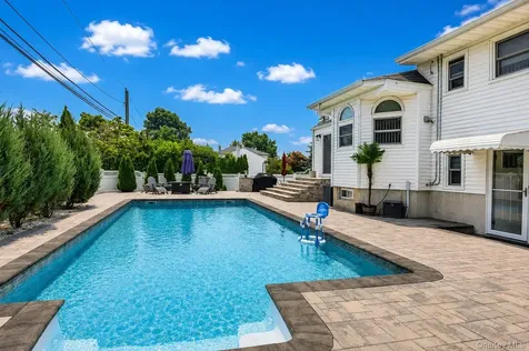9 Florgate Road Farmingdale NY 11735