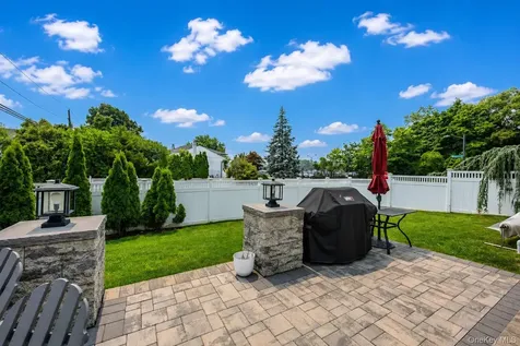 9 Florgate Road Farmingdale NY 11735