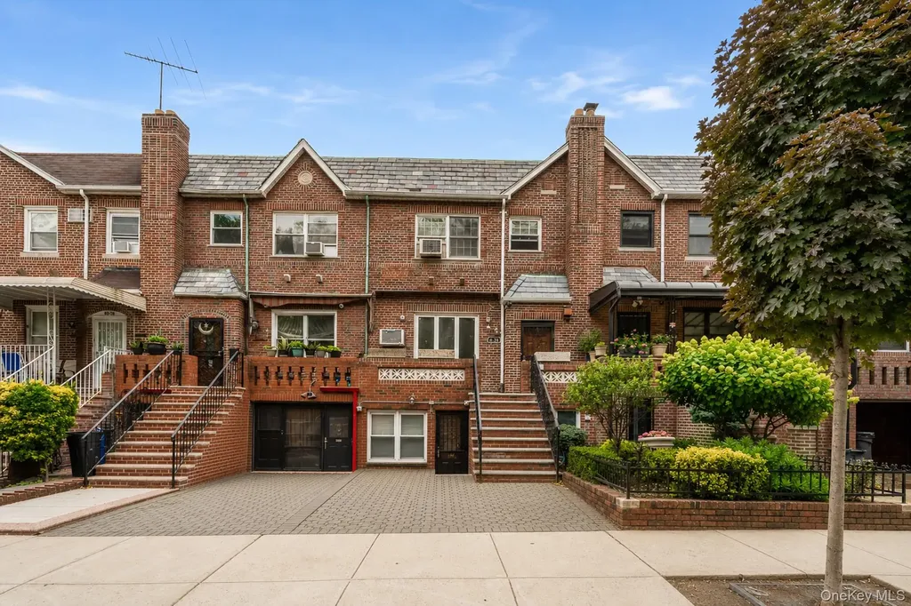 Brooklyn NY, 8832 7TH Avenue