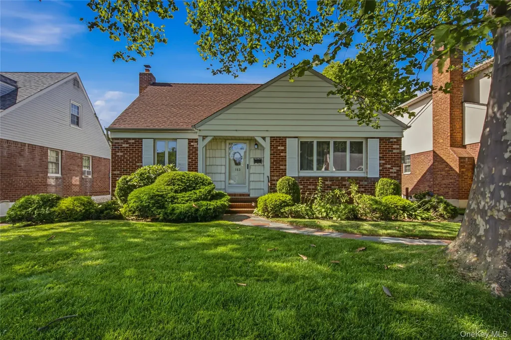 163 Laurel Drive New Hyde Park NY 11040