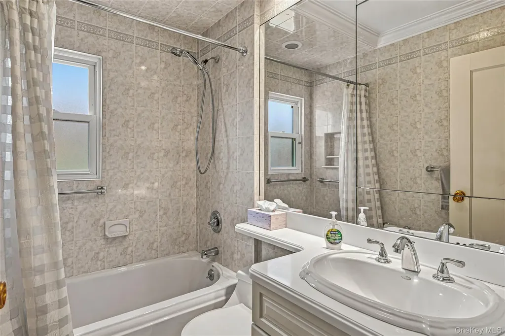 163 Laurel Drive New Hyde Park NY 11040