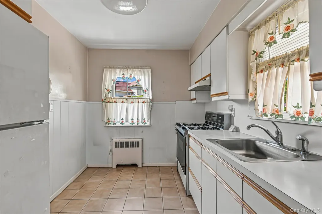 163 Laurel Drive New Hyde Park NY 11040