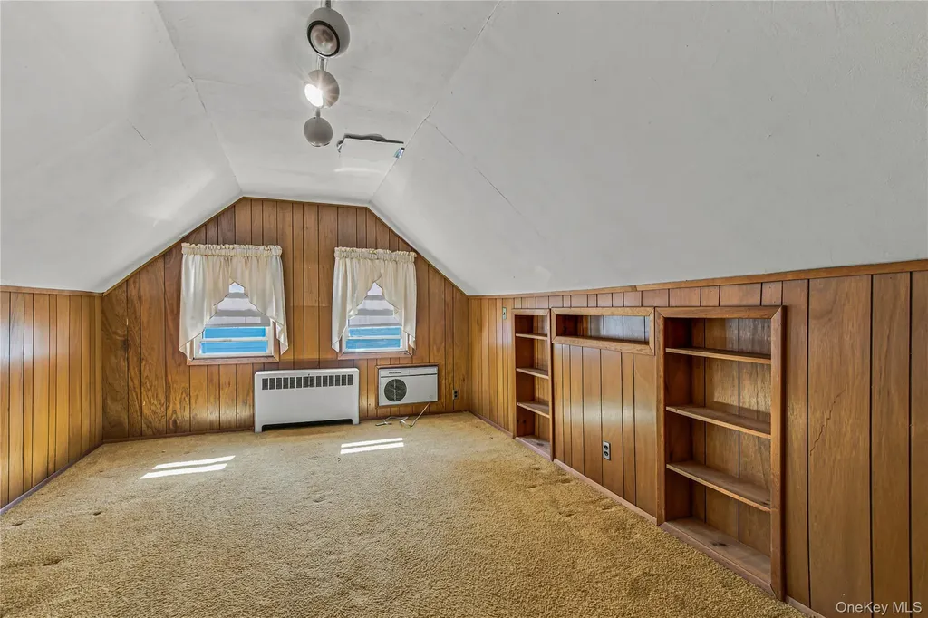 163 Laurel Drive New Hyde Park NY 11040