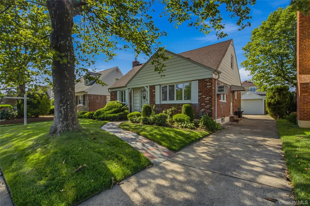 163 Laurel Drive New Hyde Park NY 11040