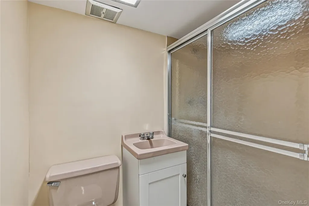 163 Laurel Drive New Hyde Park NY 11040