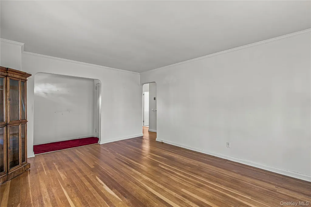 163 Laurel Drive New Hyde Park NY 11040