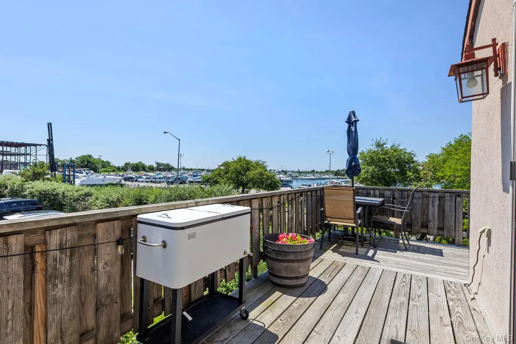 1 Anchorage Way Freeport NY 11520