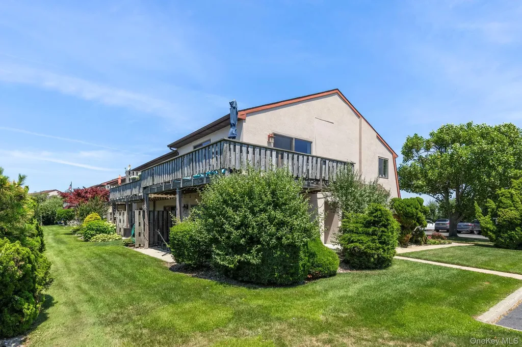 1 Anchorage Way Freeport NY 11520