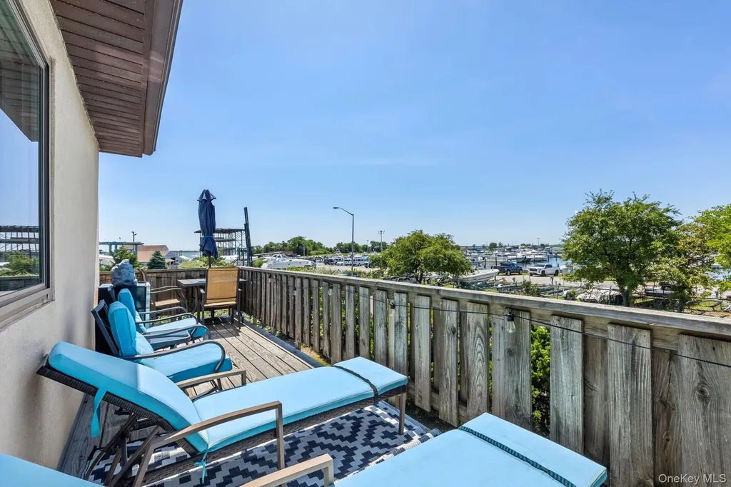1 Anchorage Way Freeport NY 11520