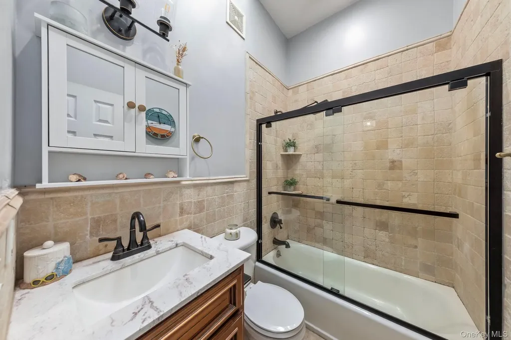 1 Anchorage Way Freeport NY 11520