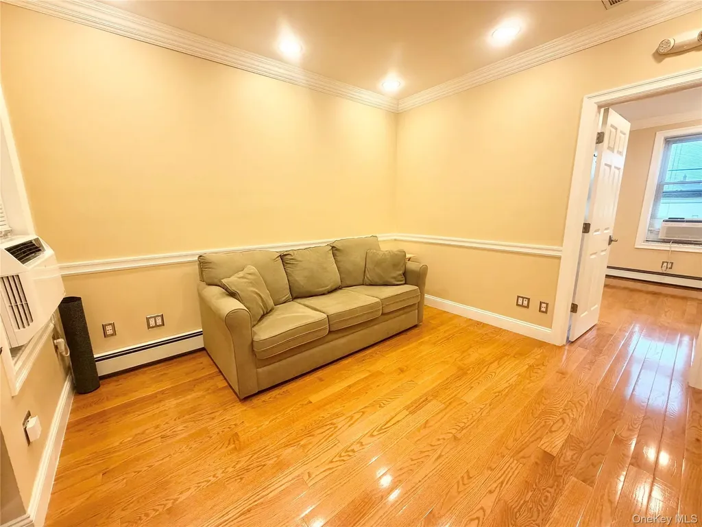 198 Jericho Turnpike Floral Park NY 11001