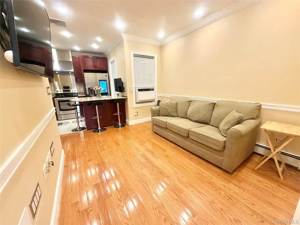 198 Jericho Turnpike Floral Park NY 11001