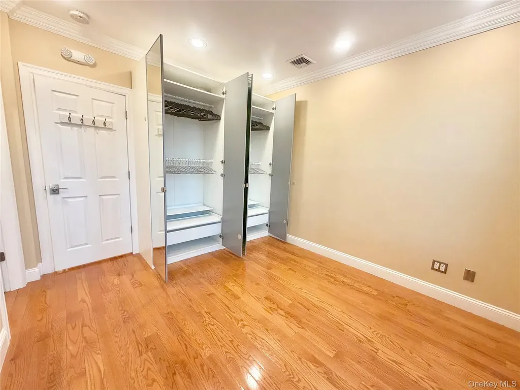 198 Jericho Turnpike Floral Park NY 11001