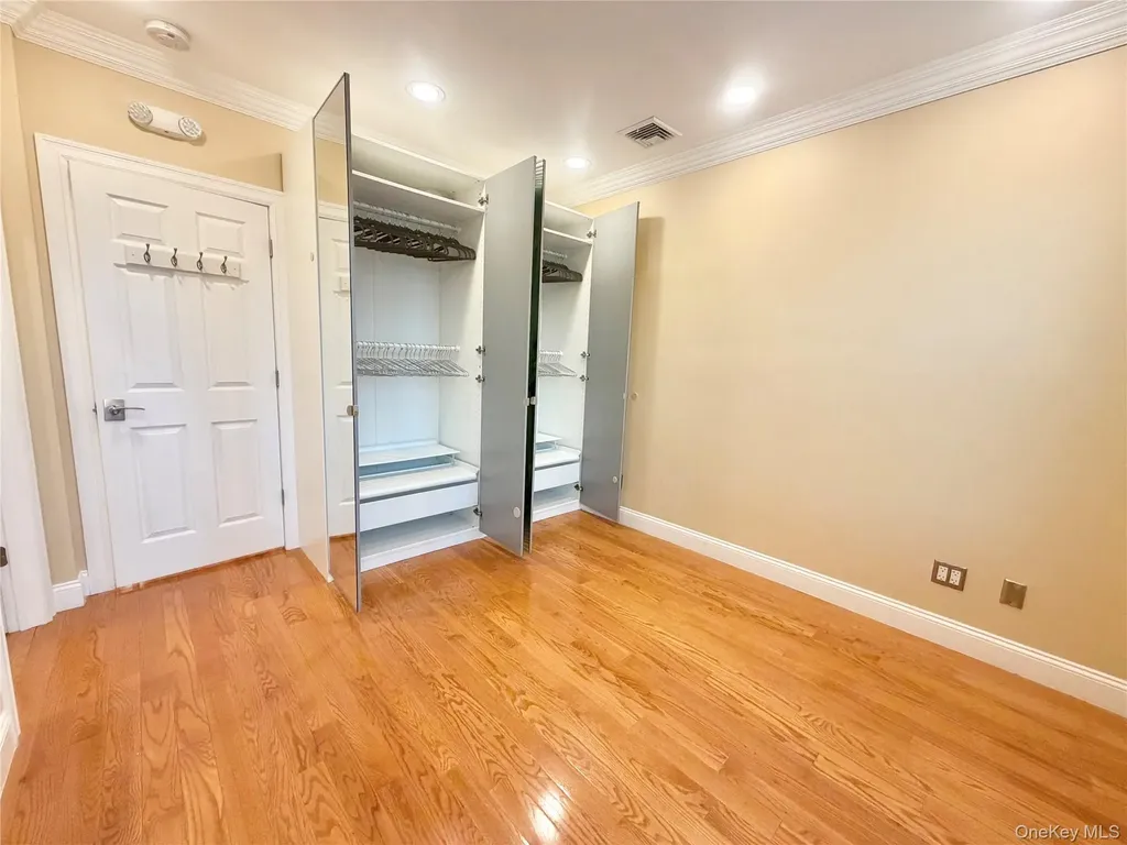 198 Jericho Turnpike Floral Park NY 11001