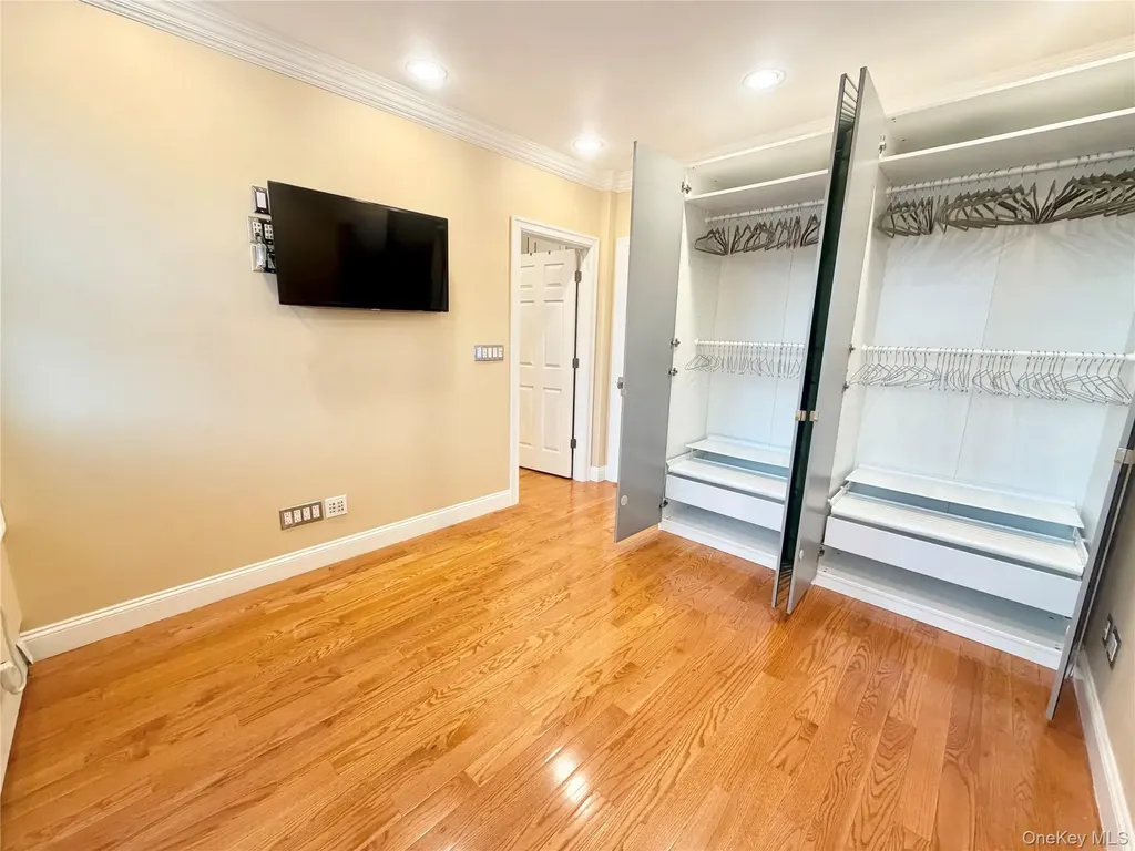 198 Jericho Turnpike Floral Park NY 11001