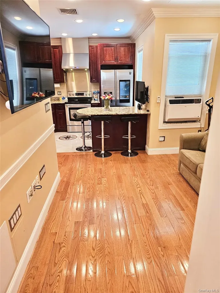 198 Jericho Turnpike Floral Park NY 11001