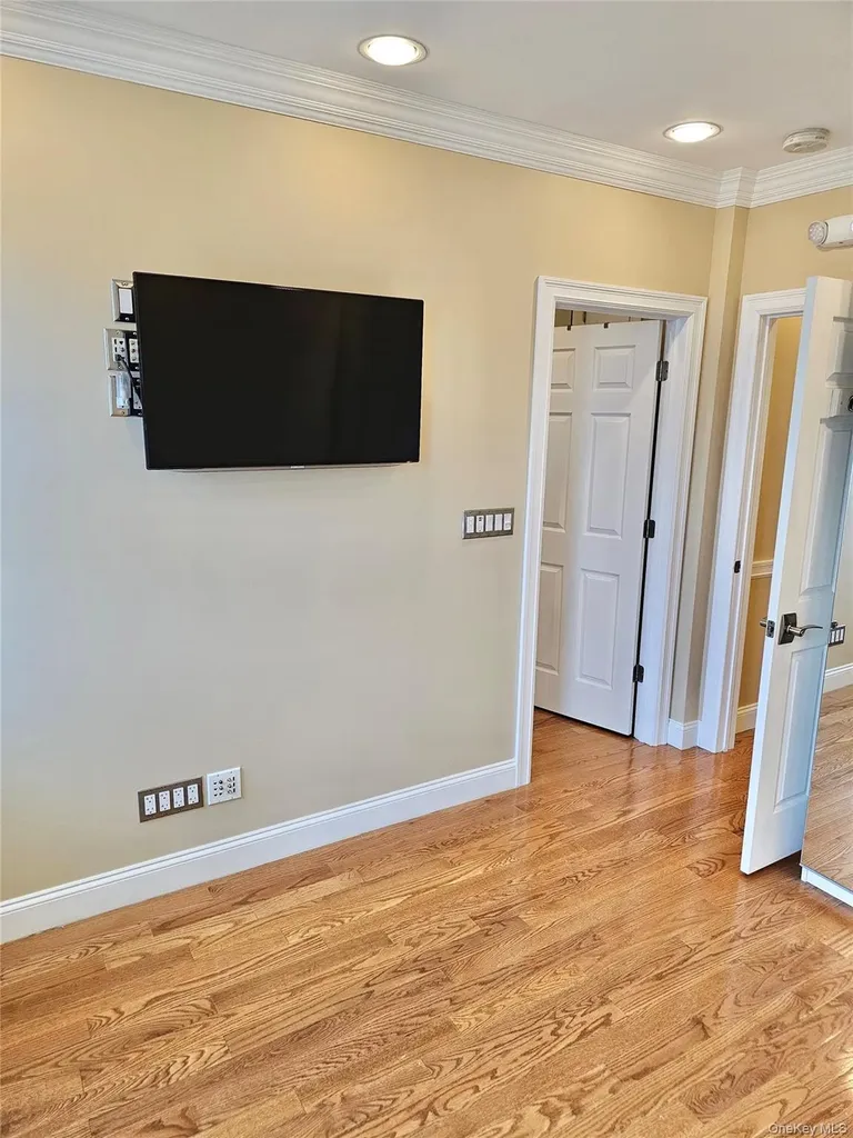 198 Jericho Turnpike Floral Park NY 11001
