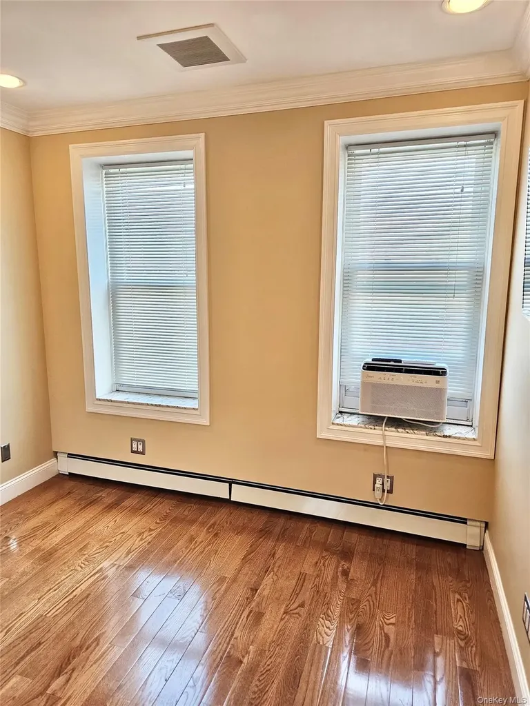 198 Jericho Turnpike Floral Park NY 11001