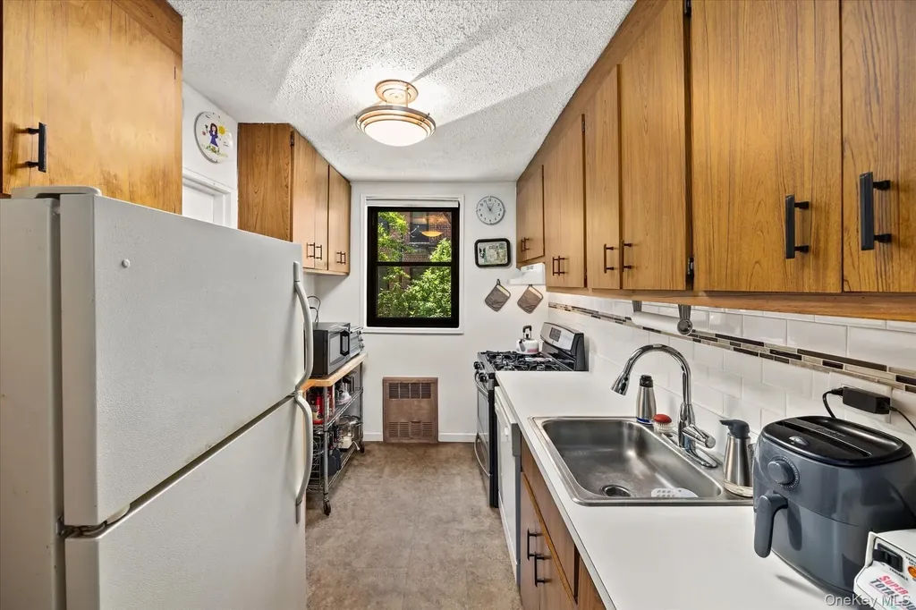 139-15 83rd Avenue Briarwood NY 11435