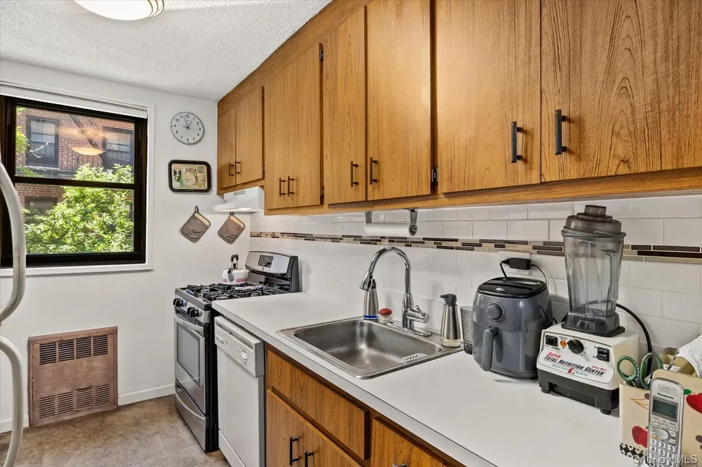 139-15 83rd Avenue Briarwood NY 11435