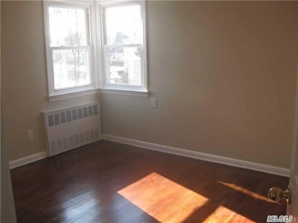 178 Walnut Street Lynbrook NY 11563