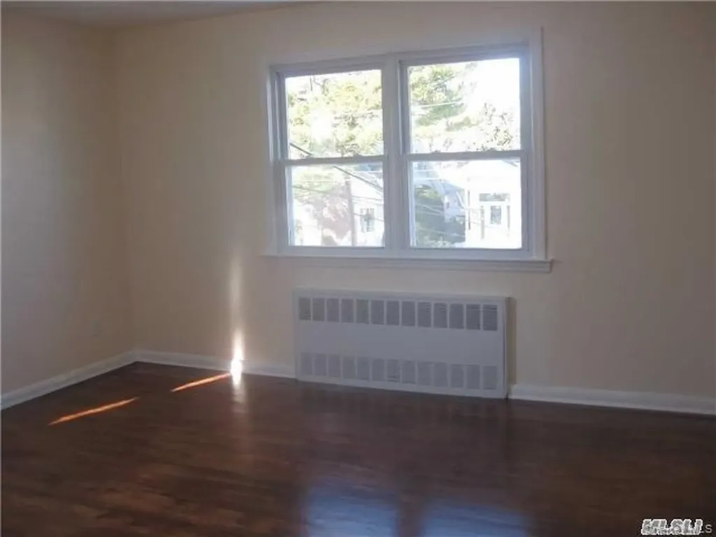 178 Walnut Street Lynbrook NY 11563