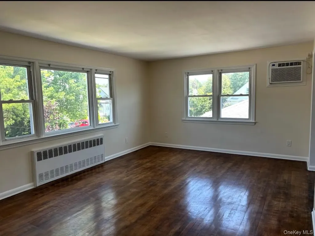 178 Walnut Street Lynbrook NY 11563