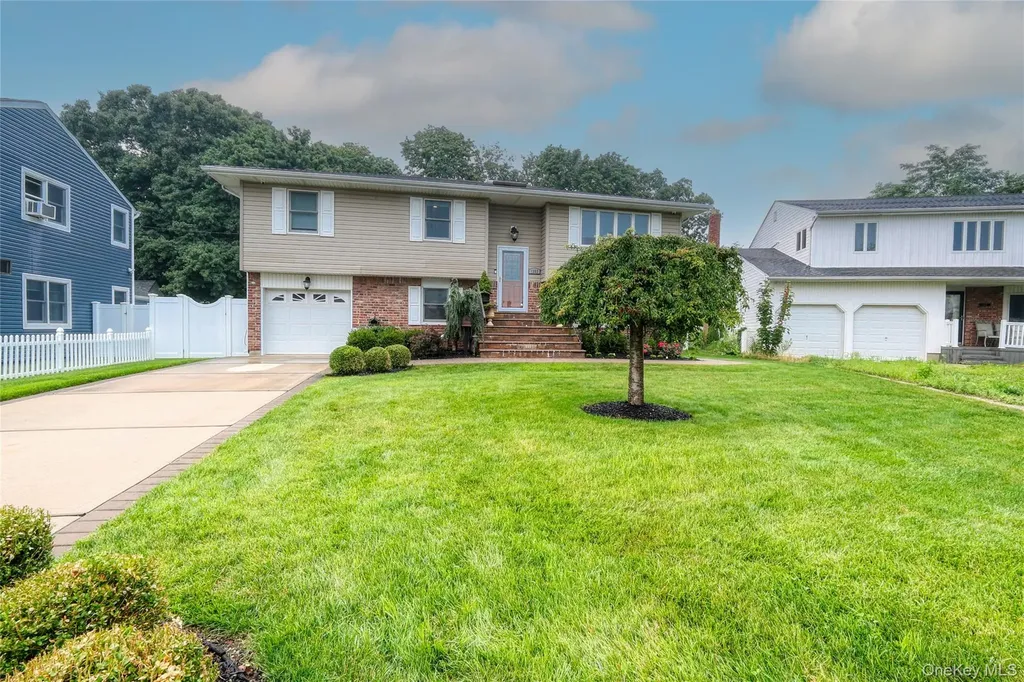 1352 Estelle Court Seaford NY 11783